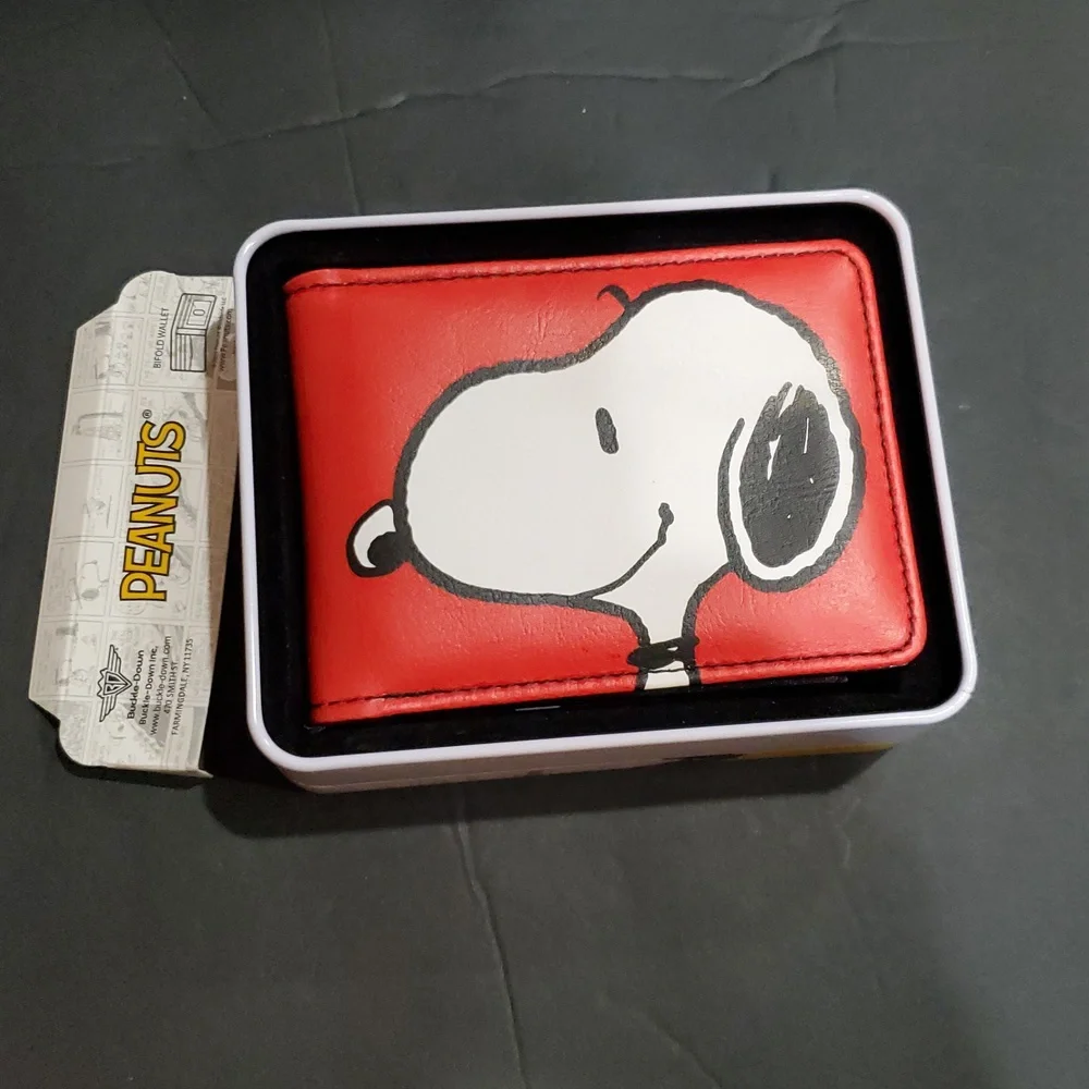Peanuts Snoopy red oversized Snoopy printed bi-fold wallet in peanuts‎ tin case